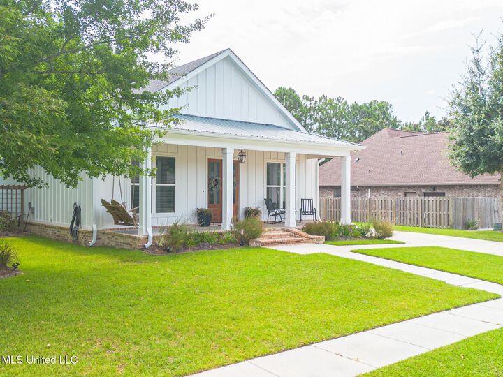 Property Photo:  146 Sea Oaks Boulevard  MS 39560 