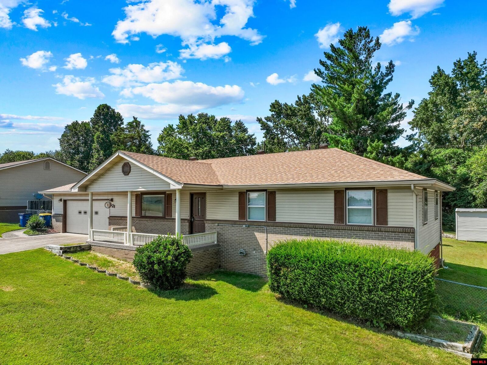 Property Photo:  521 E 13th Street  AR 72653 
