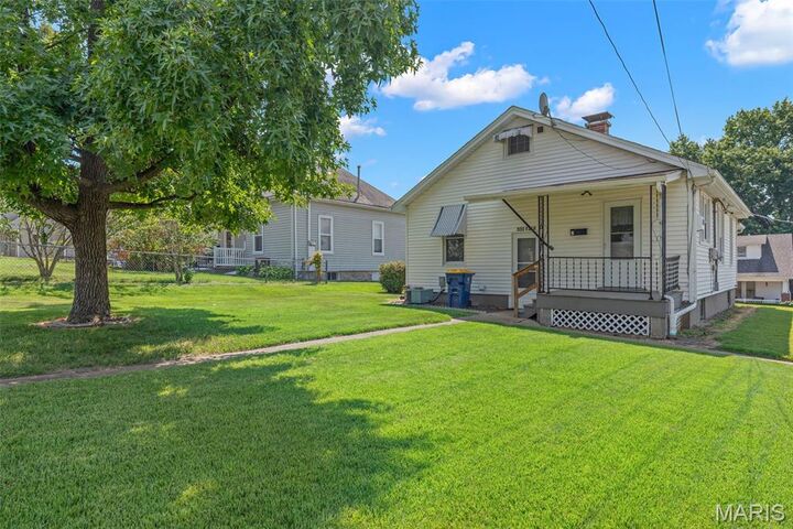 Property Photo:  300 Fair Street  MO 63090 