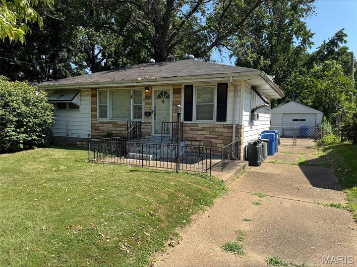 100 Du Bourg Lane  Florissant MO 63031 photo