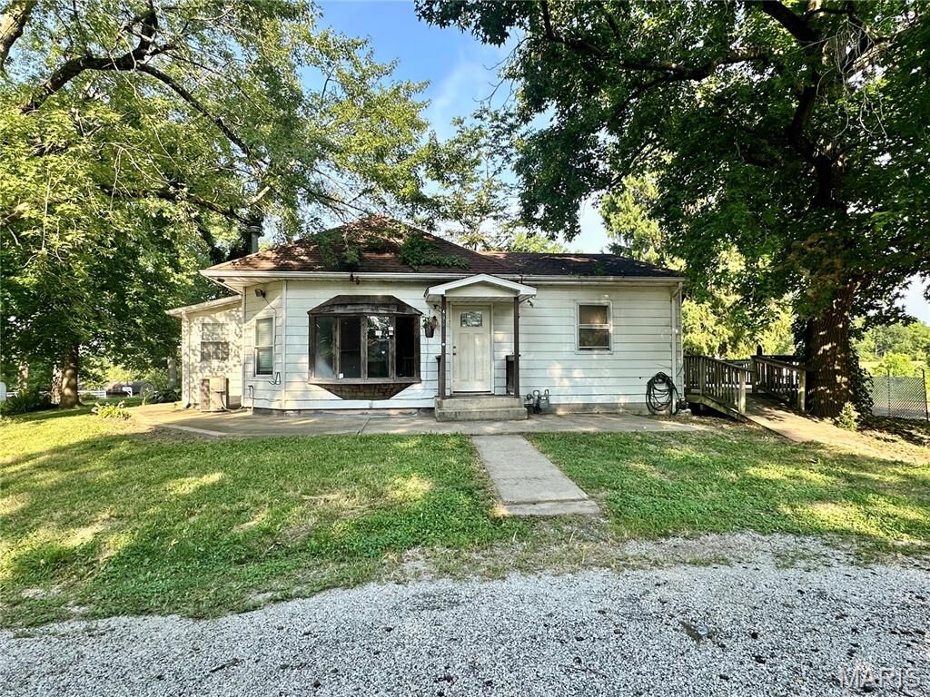 Property Photo:  4903 Columbia Street  IL 62002 