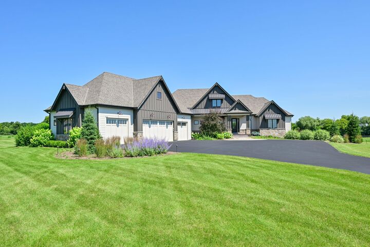 Property Photo: 10122 W Farmdale Estates Ct WI 53097