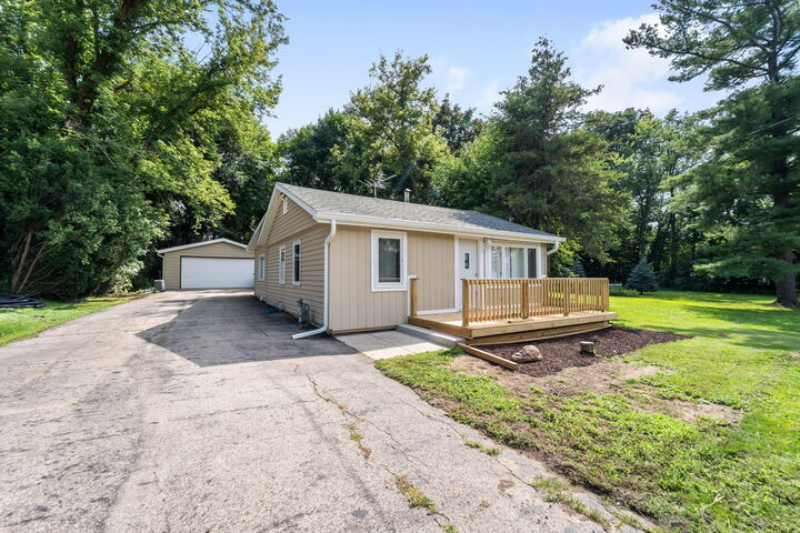 Property Photo:  801 Vincent Rd  WI 53181 