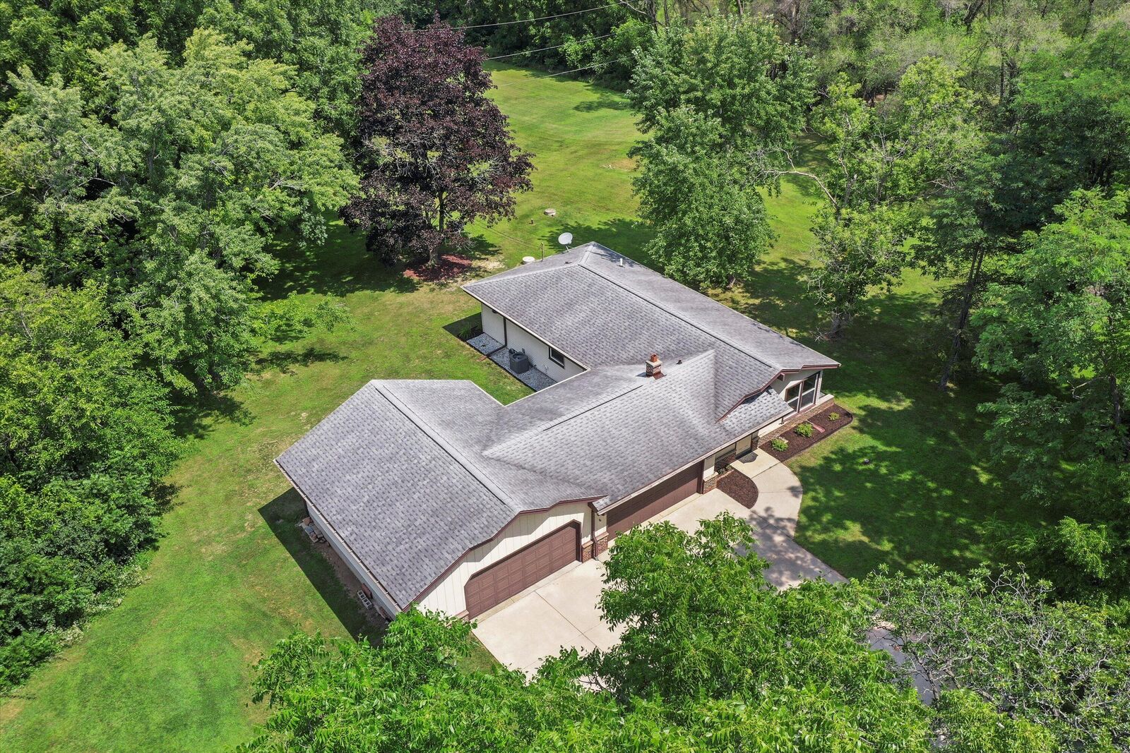 Property Photo:  S82w31460 Section Rd  WI 53149 