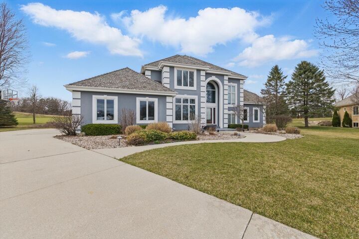Property Photo: 1201 E Pineview Ct WI 53029