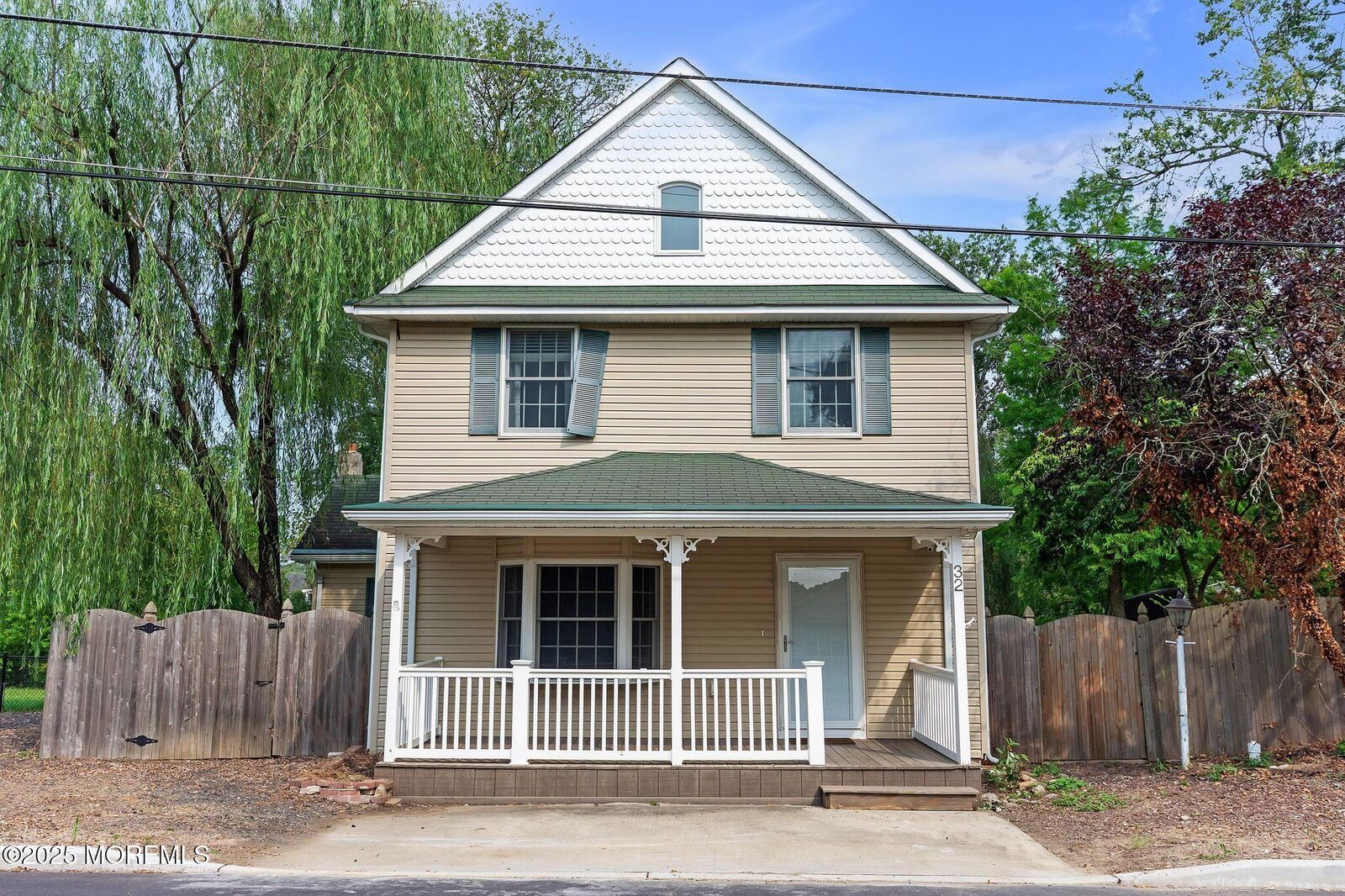 Property Photo:  