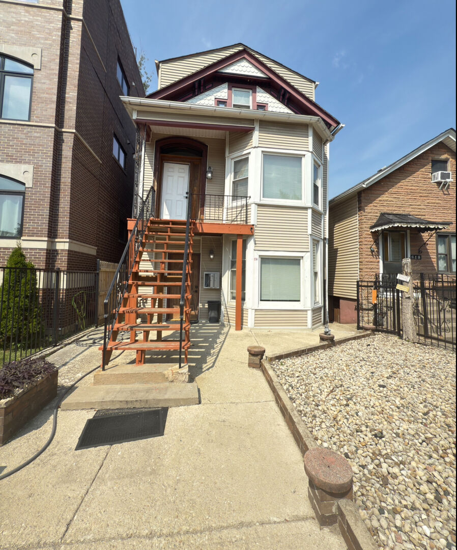 Property Photo:  822 S Bell Avenue  IL 60612 