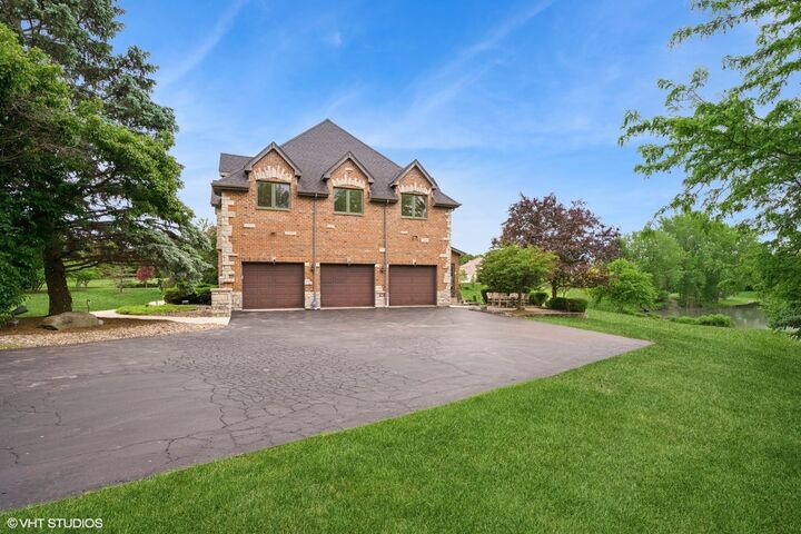 Property Photo:  26 Forest Lane  IL 60010 
