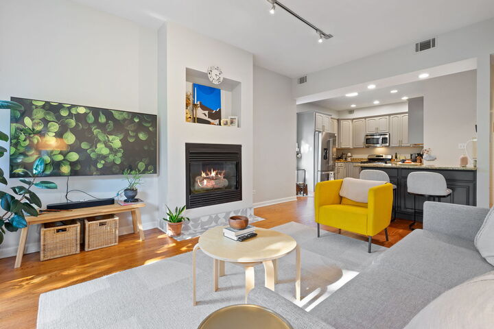 Property Photo:  4229 N Kenmore Avenue 3N  IL 60613 