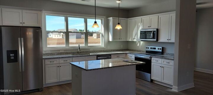 Property Photo:  805 Short Row Court  NC 28555 