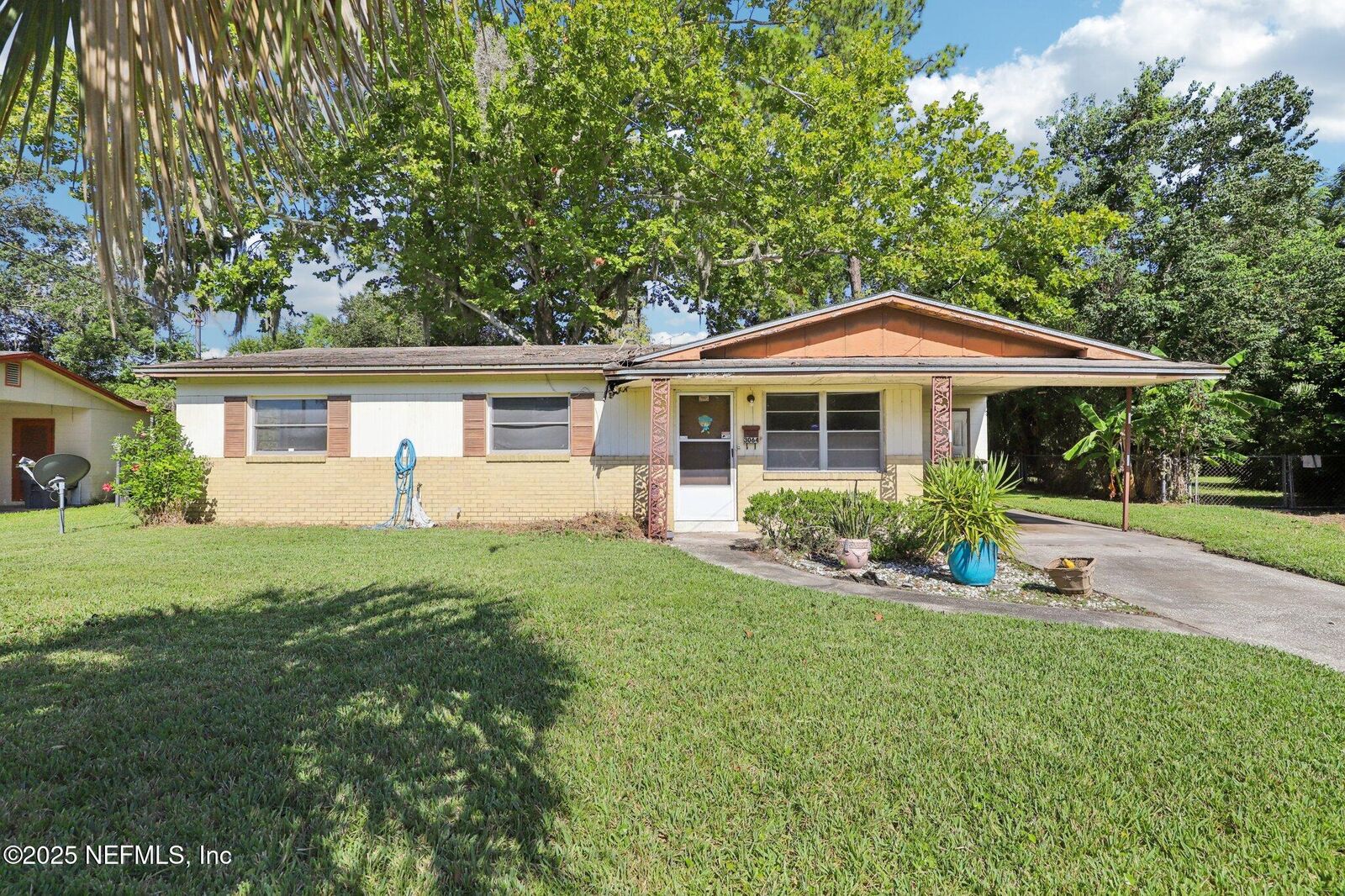 Property Photo: 3064 Carrevero Drive W FL 32216