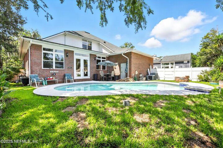 Property Photo: 1833 Kings Court FL 32250