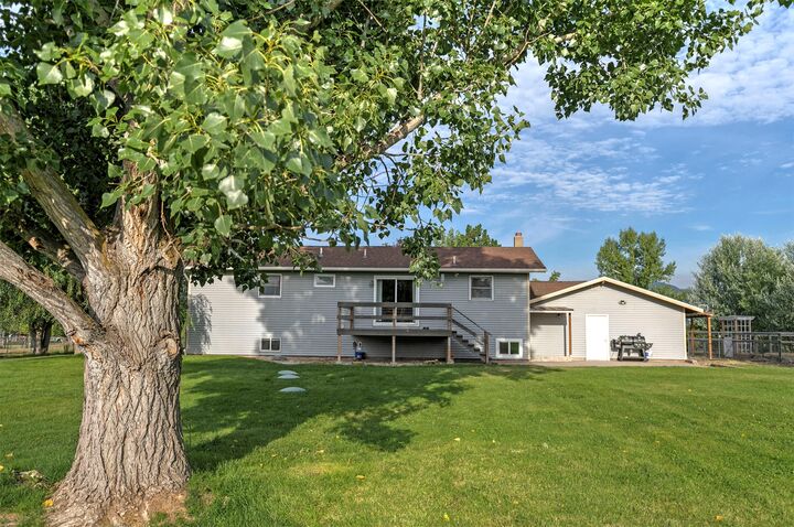 Property Photo:  1046 Lark View Lane  MT 59870 