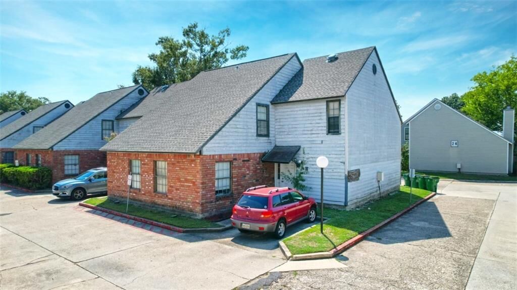 Property Photo: 1500 W Esplanade Avenue 35H LA 70065