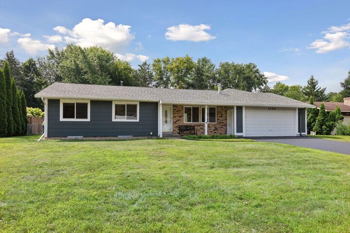 1706 Chestnut Drive  Hudson WI 54016 photo