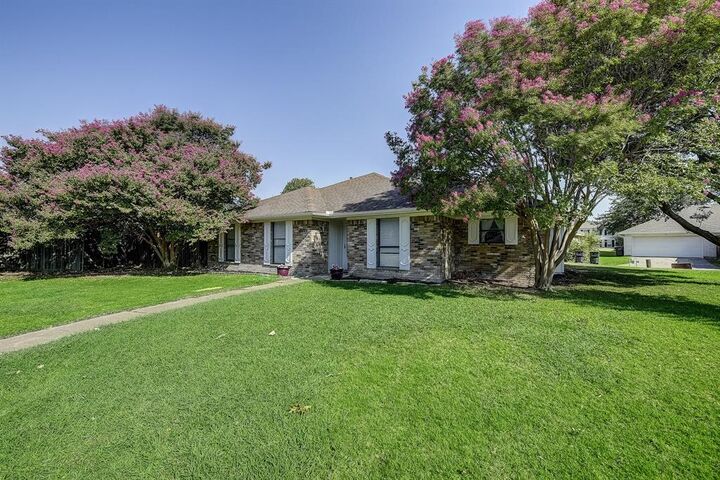 Property Photo: 2309 Twilight Circle TX 75093