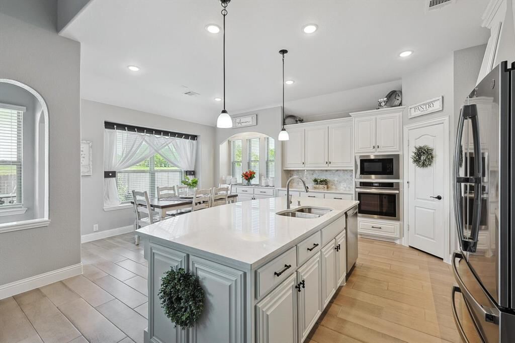 Property Photo: 2806 Byrd Ranch Road TX 76065