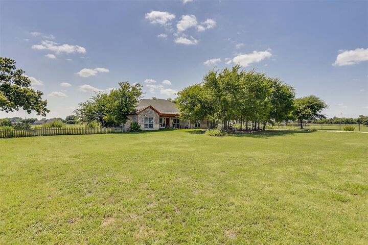 Property Photo:  401 Carter Road  TX 76651 