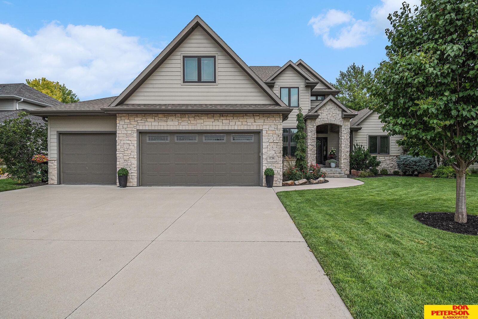 Property Photo:  1736 Frederiksen Street  NE 68025 