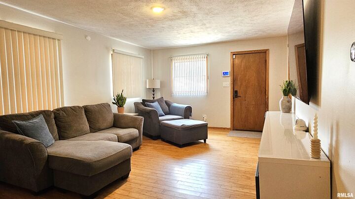 Property Photo: 705 S Walnut Street IL 62884