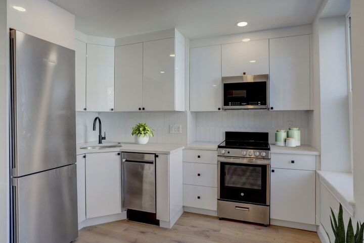 Property Photo:  15-19 Bartlett Pl. 4  MA 02113 
