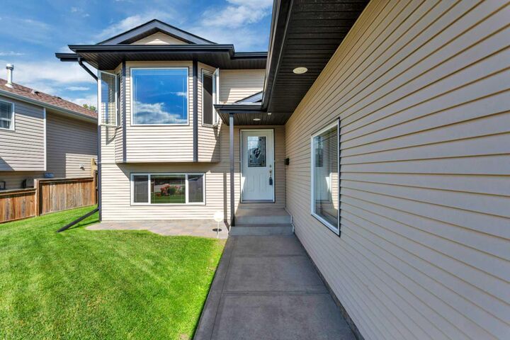 Property Photo:  193 Westgate Crescent  AB T0M 0J0 