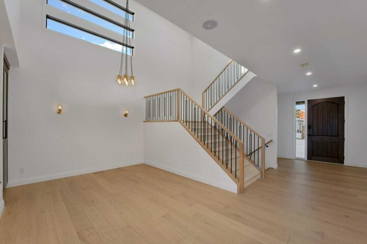Photo de la propriété:  3511 34 Avenue SW  AB T3E 0Z6 