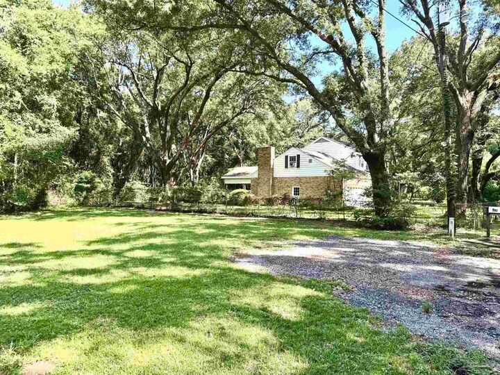 Property Photo: 4534 Sheffield Dr FL 32571