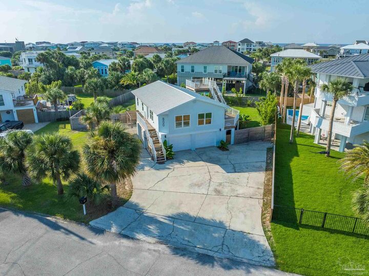 Property Photo:  800 Largo Dr  FL 32561 