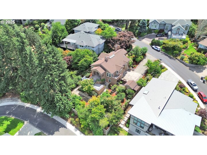 Property Photo: 410 Spyglass Dr OR 97401