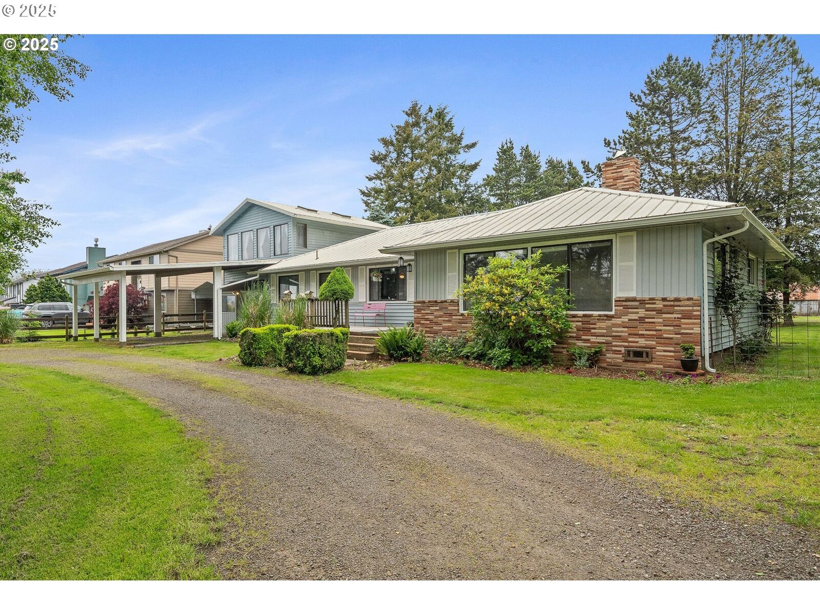 Property Photo: 4305 Brickyard Rd OR 97141