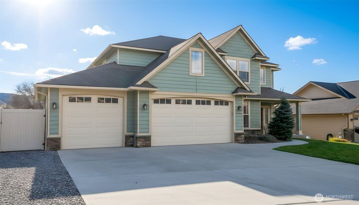Property Photo:  3517  Dianna Way  WA 98801 