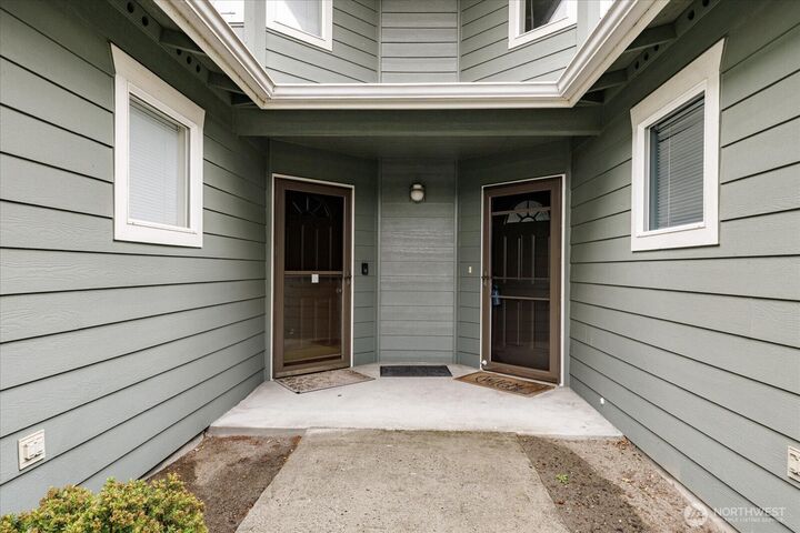 Property Photo: 915 SW Kimball Drive B3 WA 98277