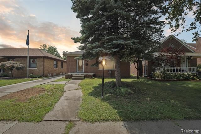 Property Photo:  7307 Colonial Street  MI 48127 