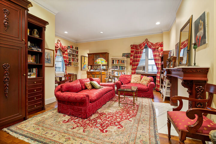 Property Photo:  59 E 72nd Street 4C  NY 10021 