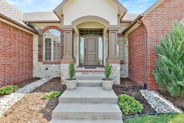 Property Photo: 1934 N Castle Rock Ct KS 67230