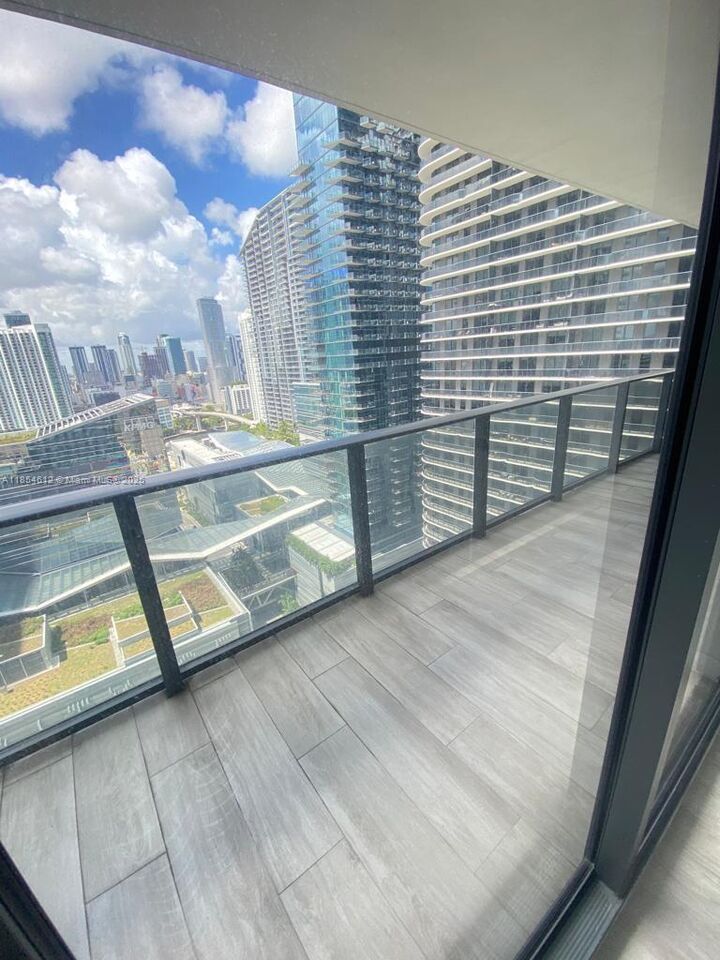 45 SW 9th St 2510  Miami FL 33130 photo