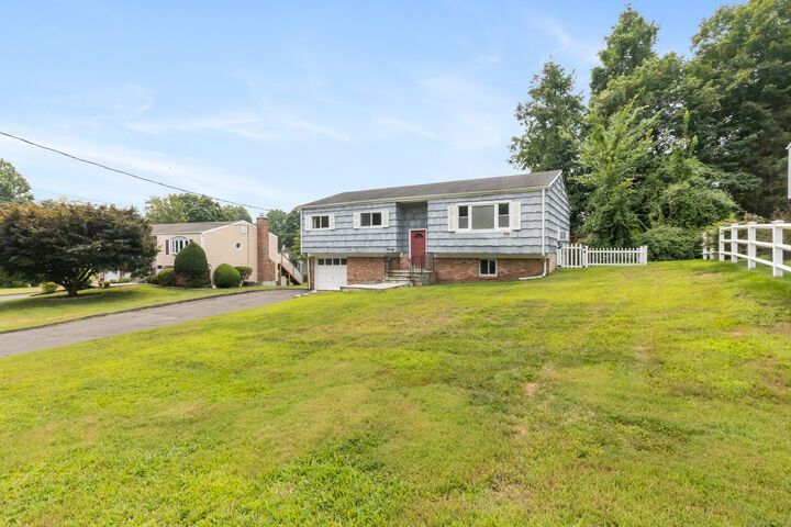Property Photo:  20 Lancaster Place  CT 06905 