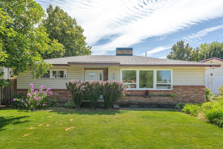 Property Photo:  12120 E Maxwell Ave  WA 99206 