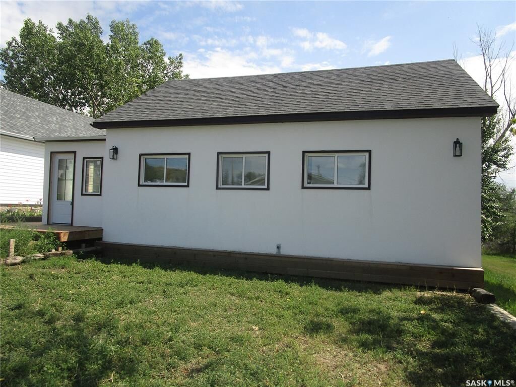 Property Photo: 2011 1st Street S SK S0H 3R0