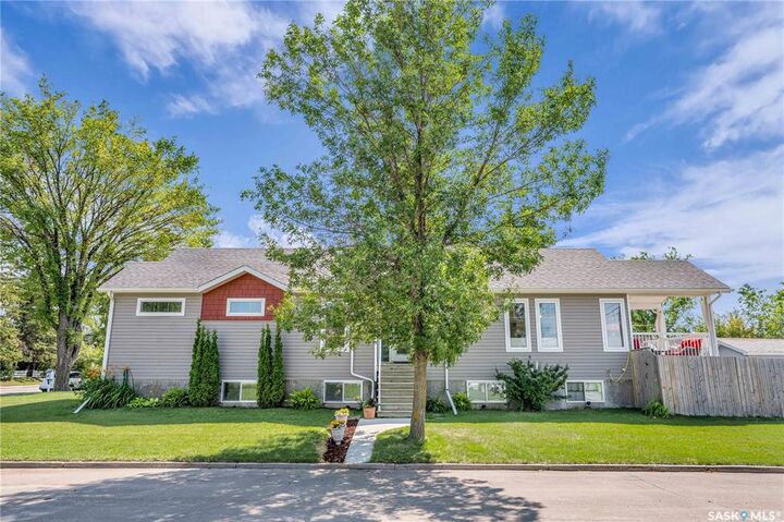 543 M Avenue N  Saskatoon SK S7L 2S7 photo