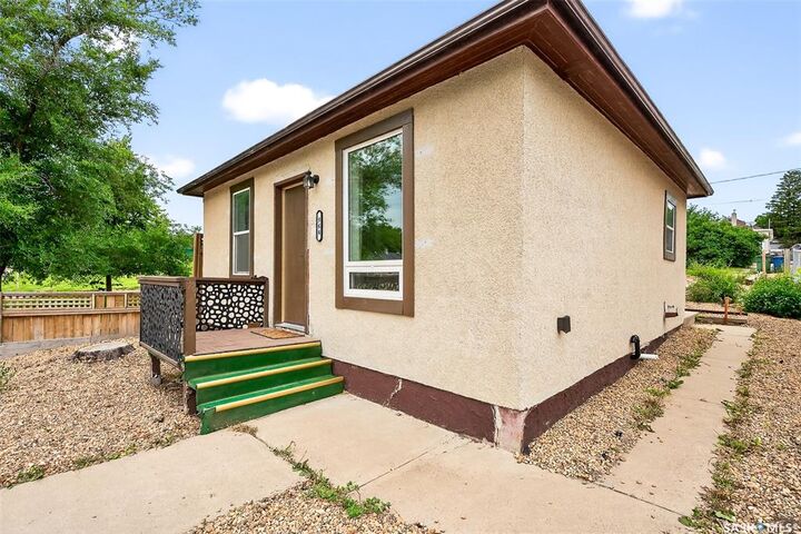 Property Photo:  964 Athabasca Street W  SK S6H 2E4 
