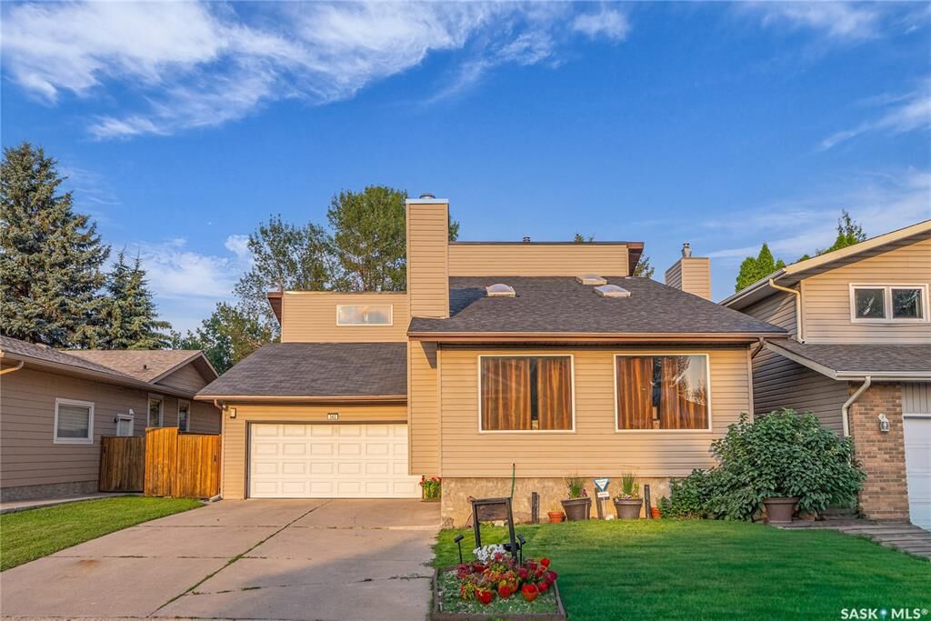 Property Photo:  362 Costigan Crescent  SK S7J 3P3 