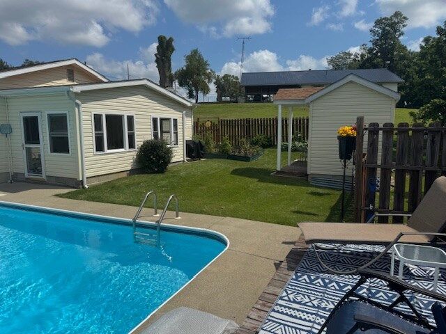 Property Photo:  1040 Broadway St.  OH 45692 