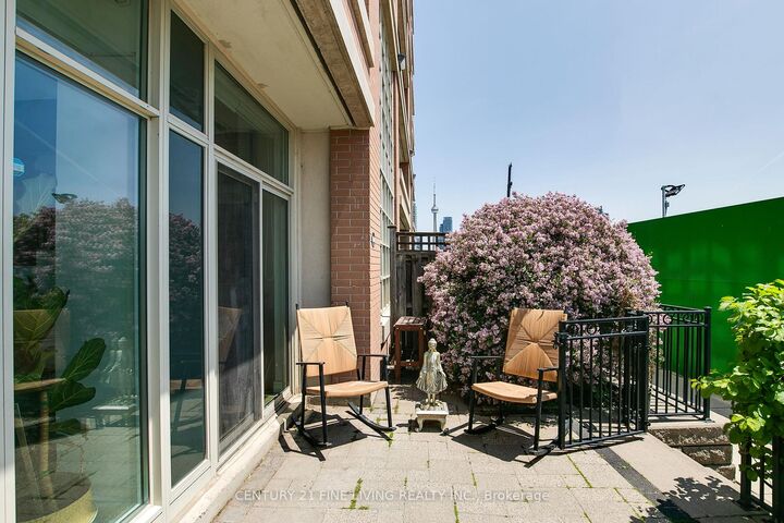 Property Photo:  6 Pirandello Street Th22  ON M6K 0B1 