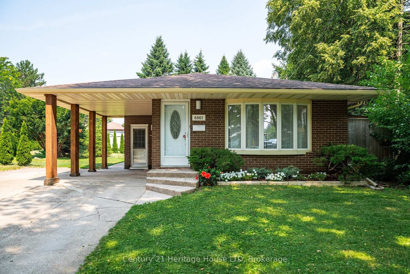 Property Photo: 6861 Fairlawn Crescent ON L2G 5B1