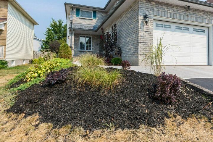 Property Photo:  14 Sherwood Crescent  ON K8P 5G1 