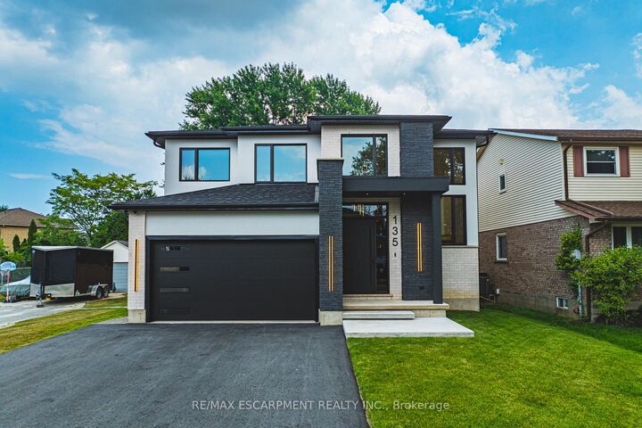 Property Photo:  135 Eleanor Avenue  ON L8W 1C7 