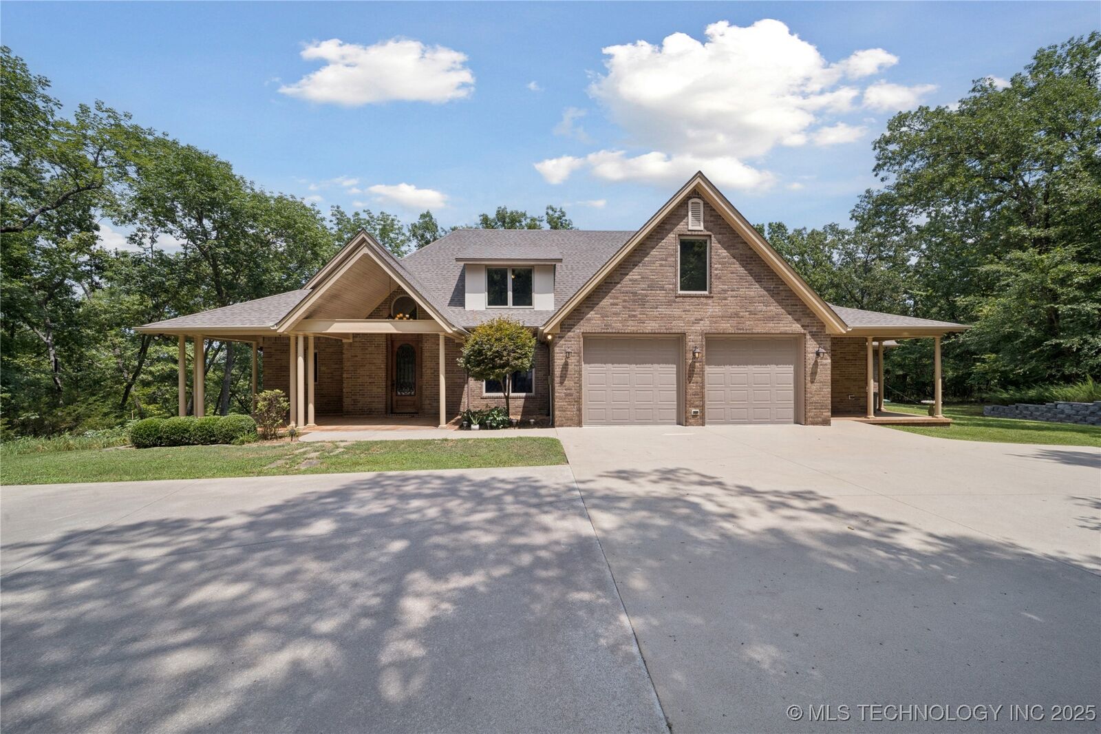 Property Photo: 18470 W Sugar Mountain Circle OK 74451