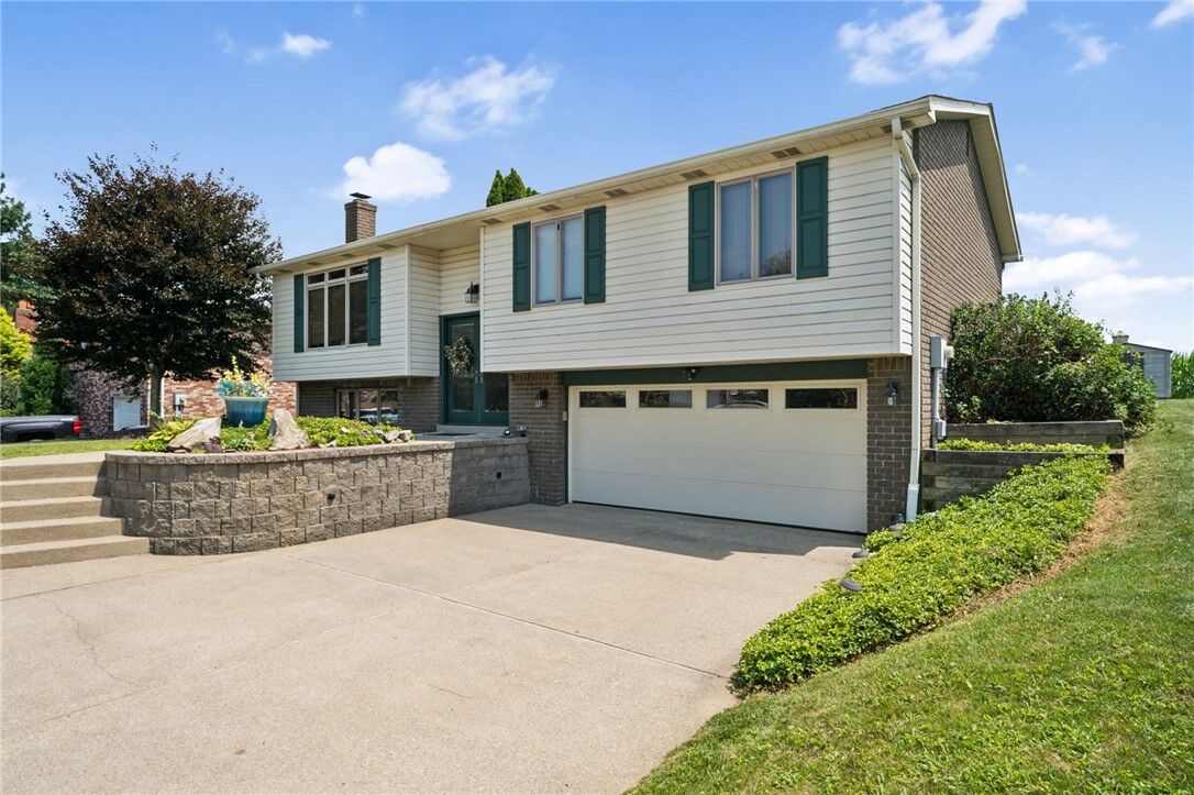 Property Photo:  716 Courtview  PA 15601 